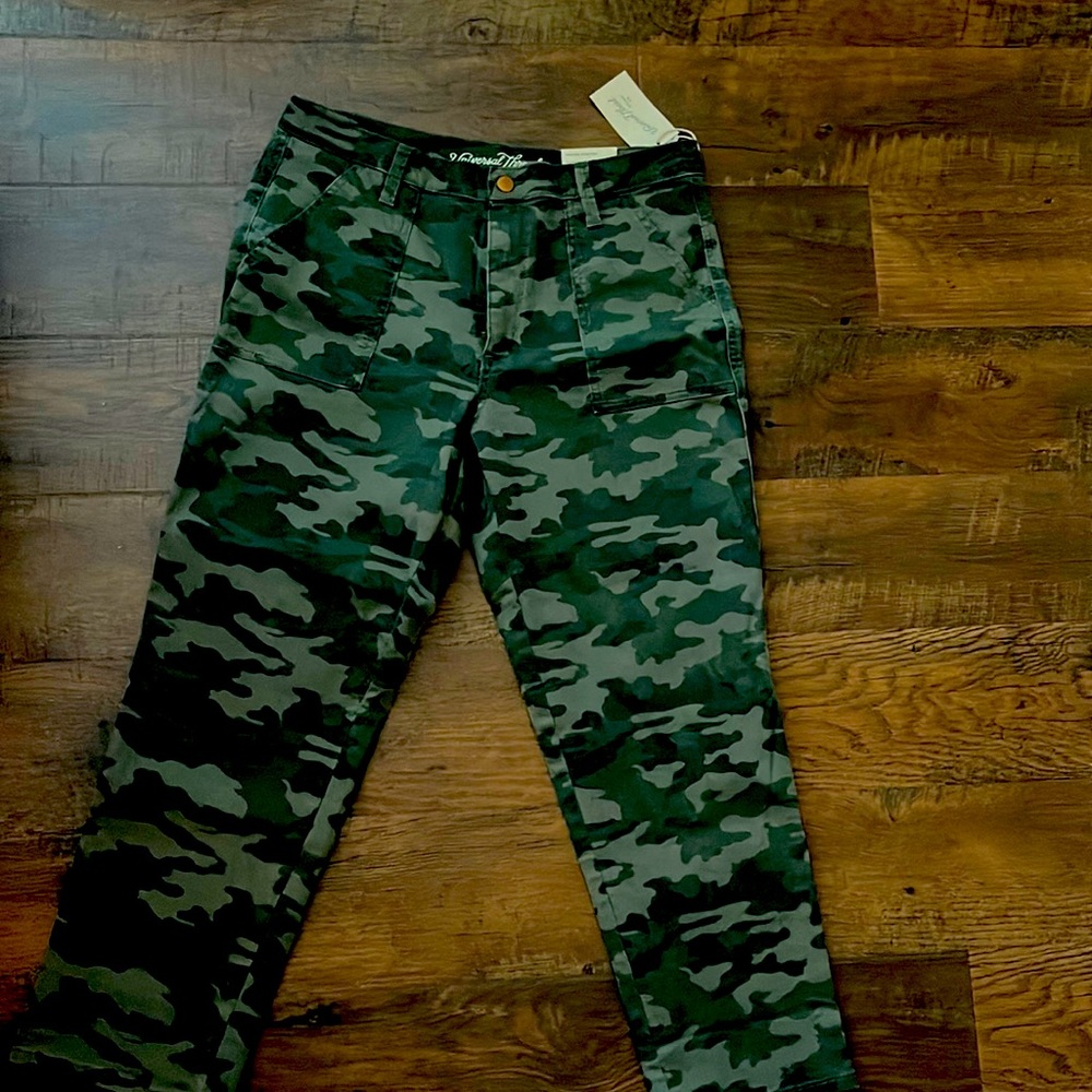 Universal Thread Camo pants NWT Size 14